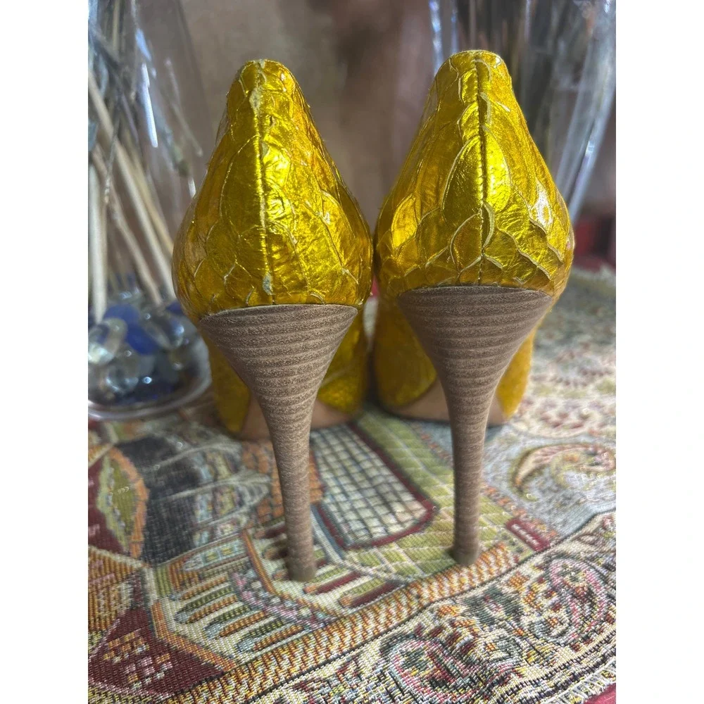 Mariana Peep Toe Heels Goldfish Gold‎ Snake Stiletto Pumps Women's Size 9